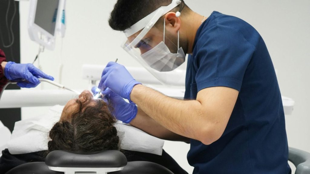 kortikobazális implantátumok